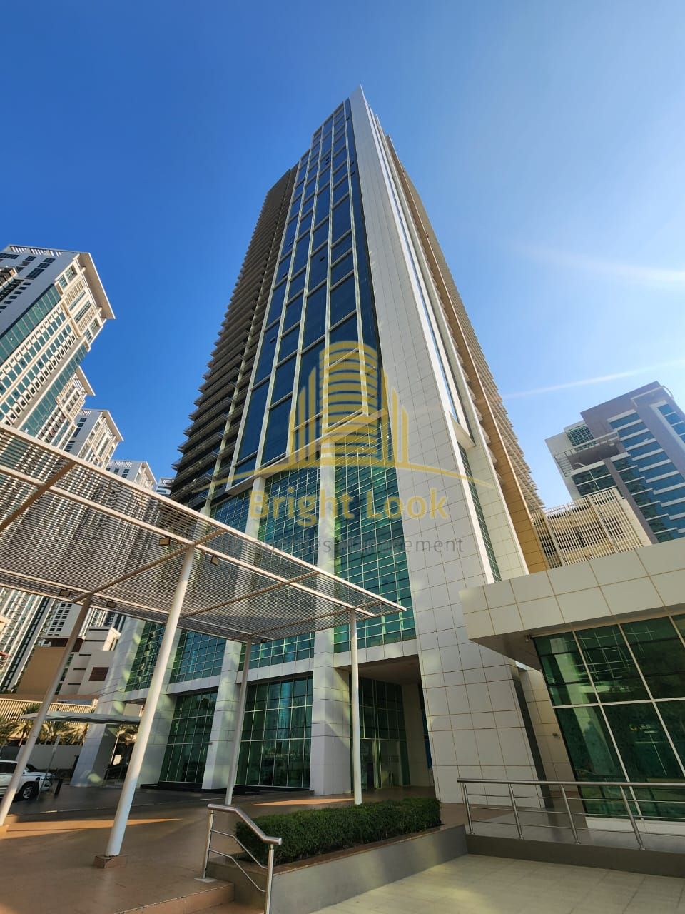 Spacious 2 BHK Sea View Apartment for Rent | Tala Towers