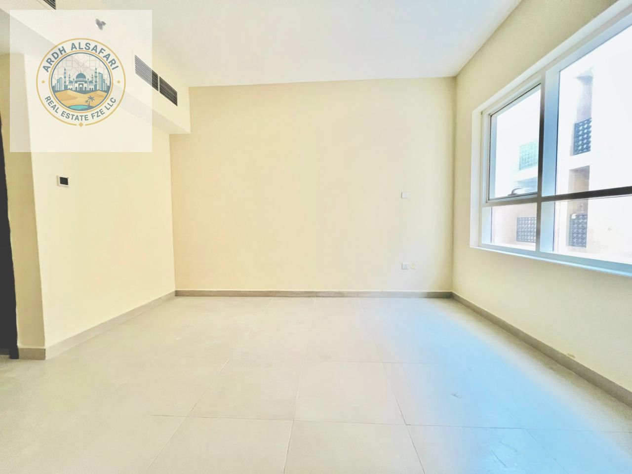 Lavish 1Bhk Apartment- Master Bedroom-Balcony-Covered parking