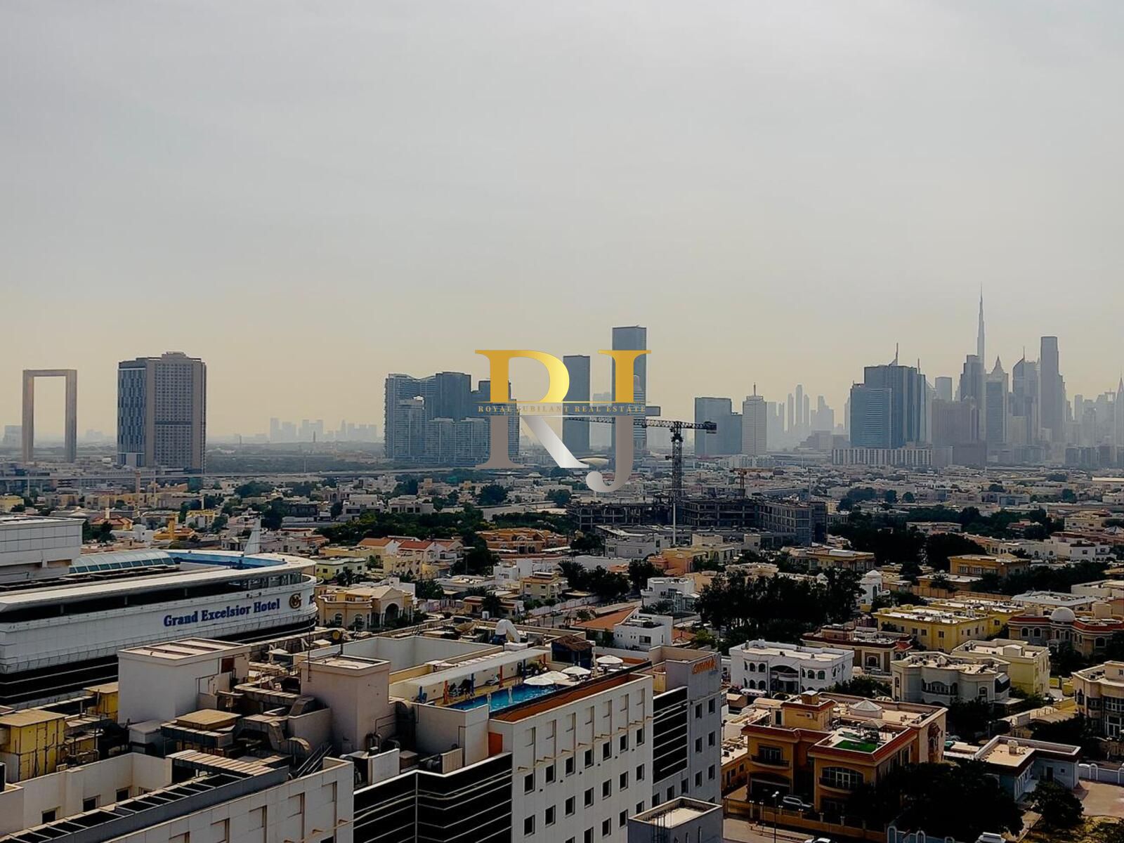 Elegant 2 BR in The Waves Residences, Bur Dubai