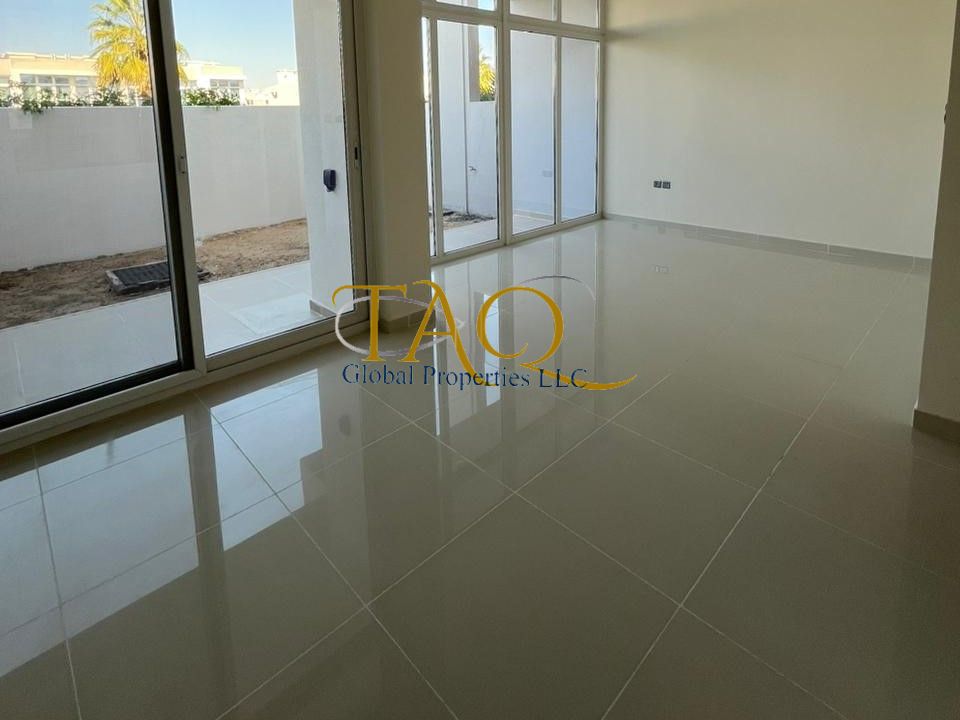 VACANT | 3 BEDROOM | SINGLE ROW | GATED COMMUNTY | LARGEST PLOT | MIDDLE |