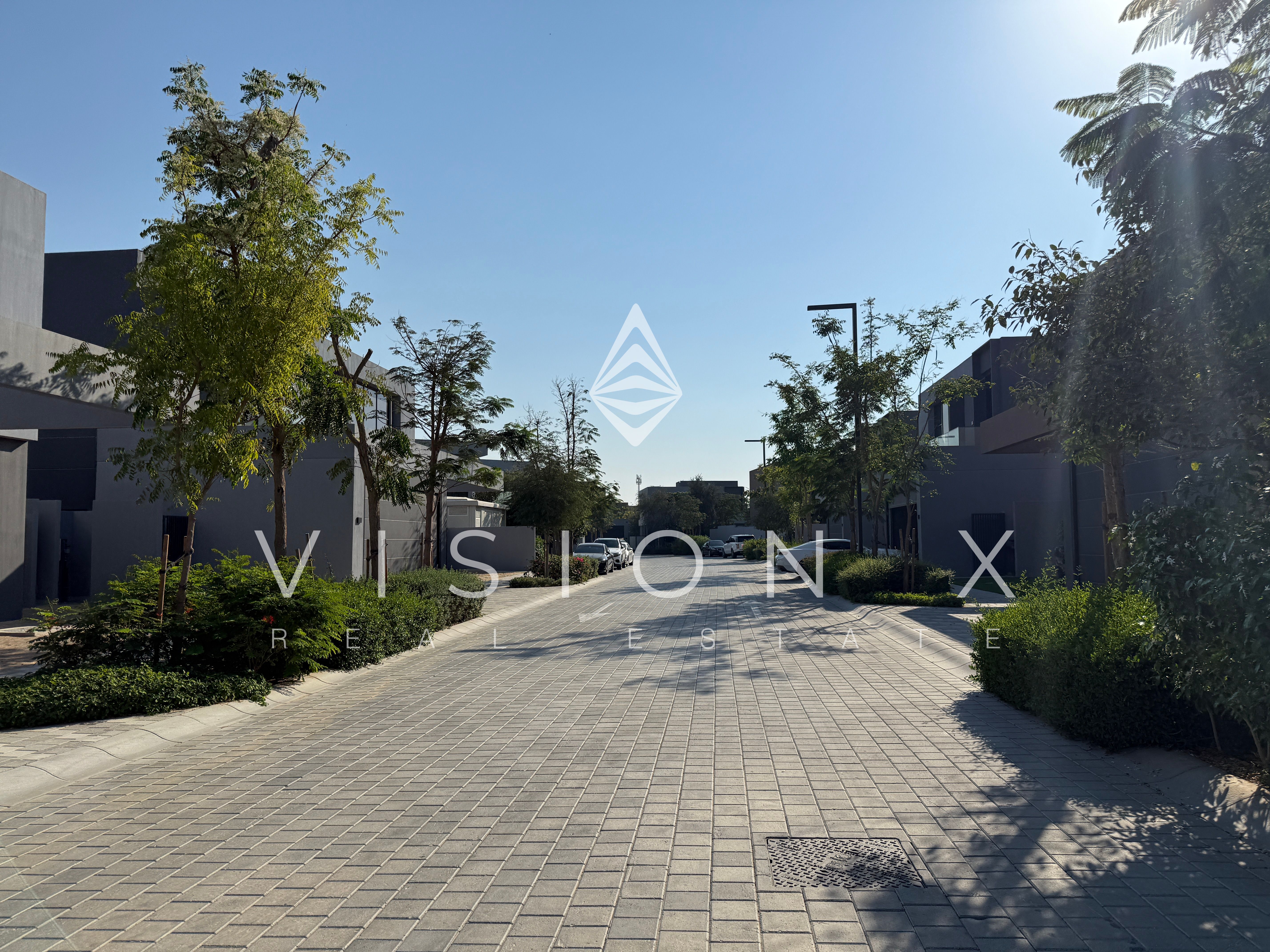 Stunning Townhouse | Lush Greenery | Ready to Move