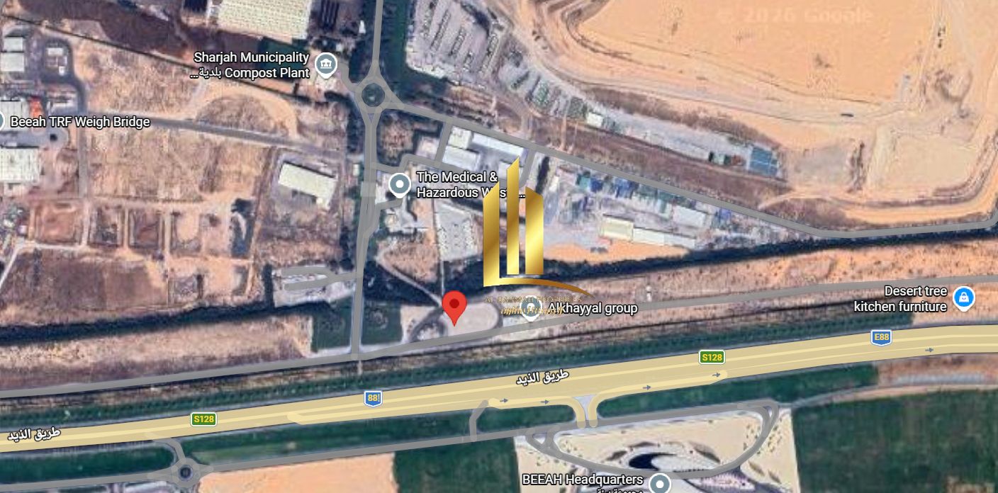 Industrial land for sale with a commercial permit for shops, and the possibility of building sheds, enclosures, and similar structures behind it. Suit