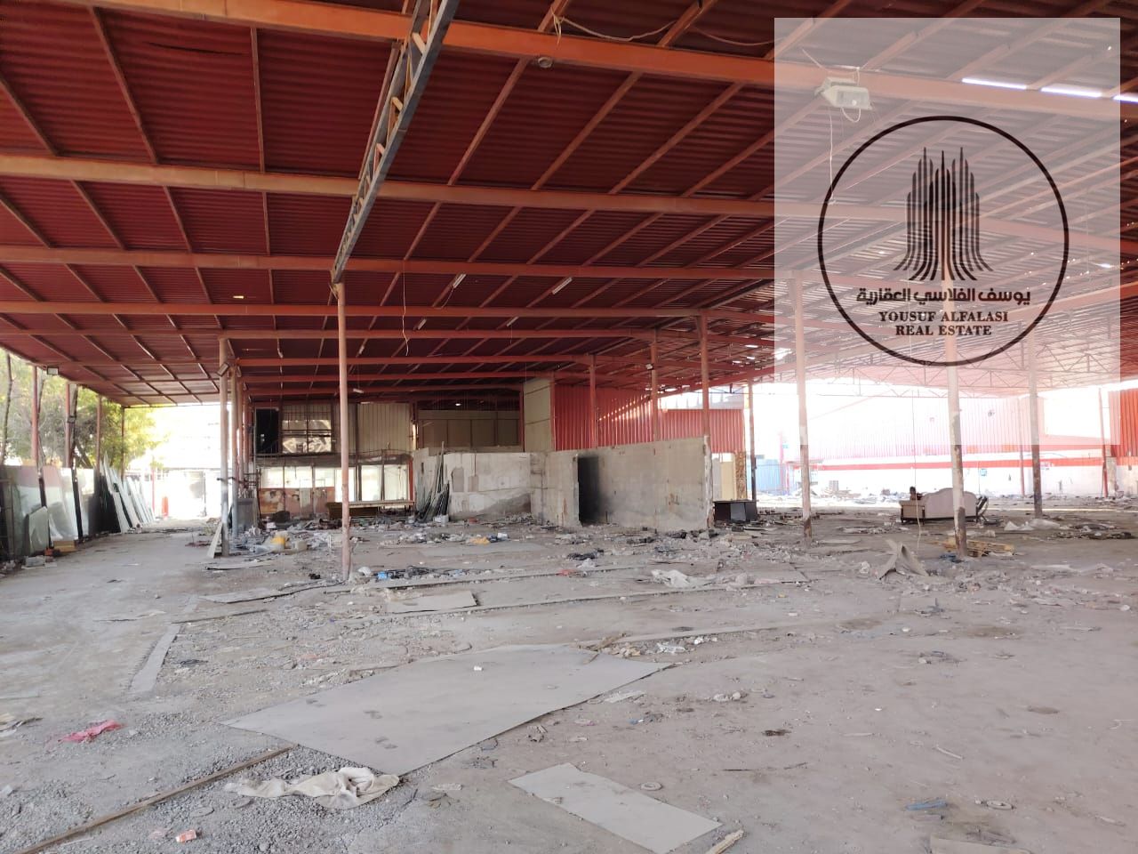 Integrated commercial property 40000 sqft open warehouse showroom 100 kw main road