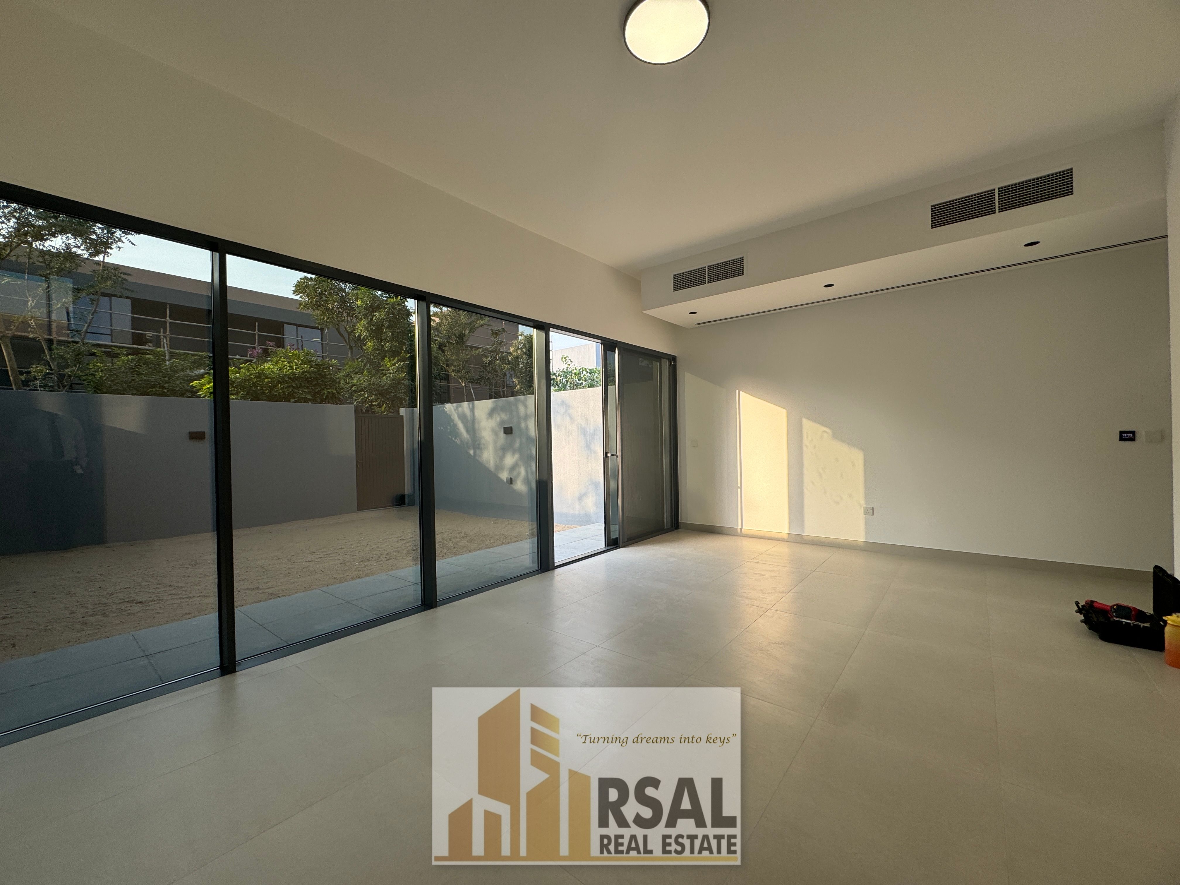 Robinia Masaar || Close to Swimming Pool