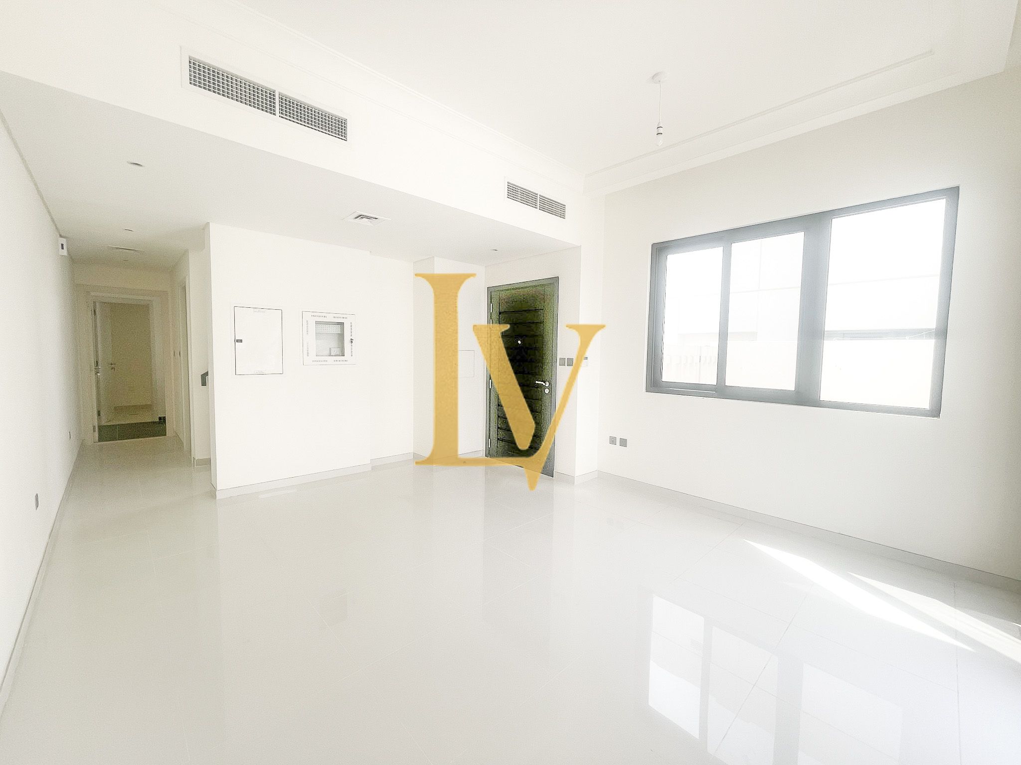 3BR+Maid | Closed Kitchen | R2EM | Corner