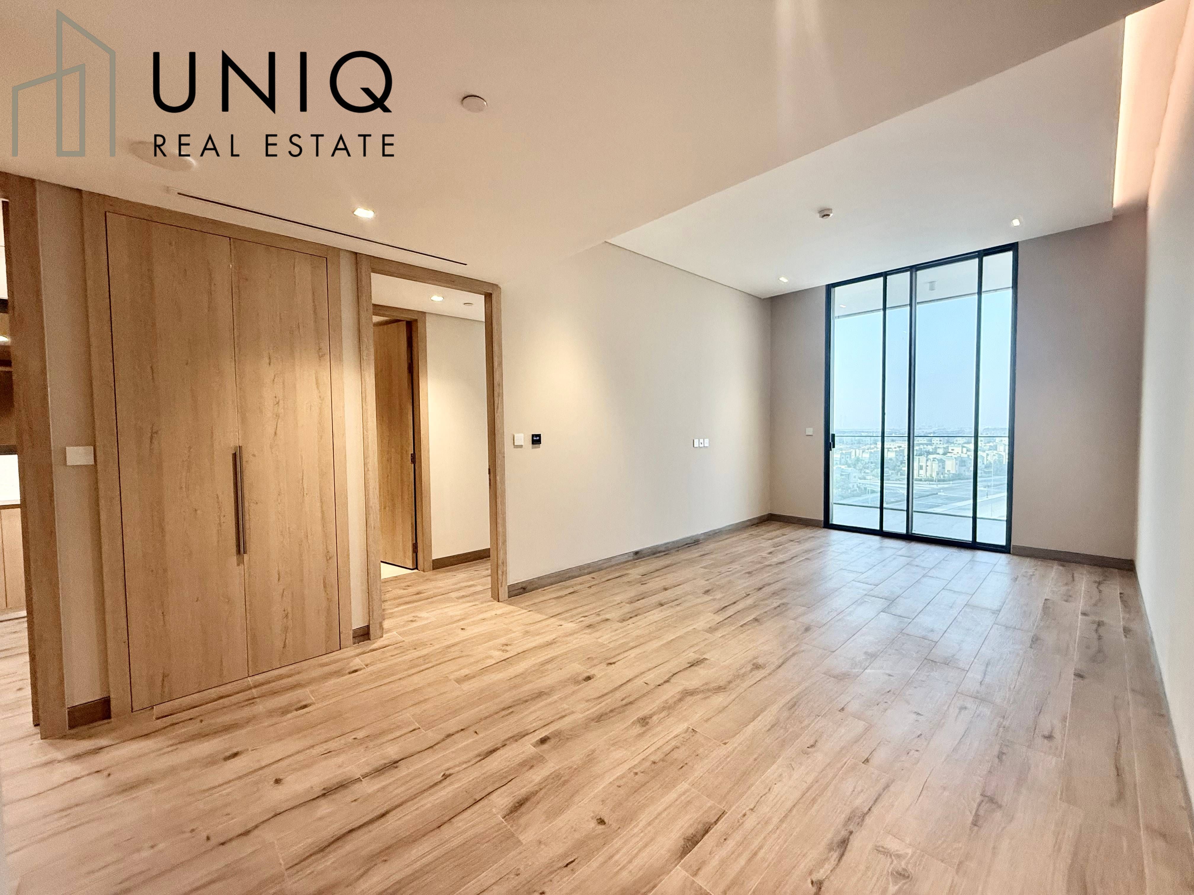 1 Bedroom | Mid Floor | Side View