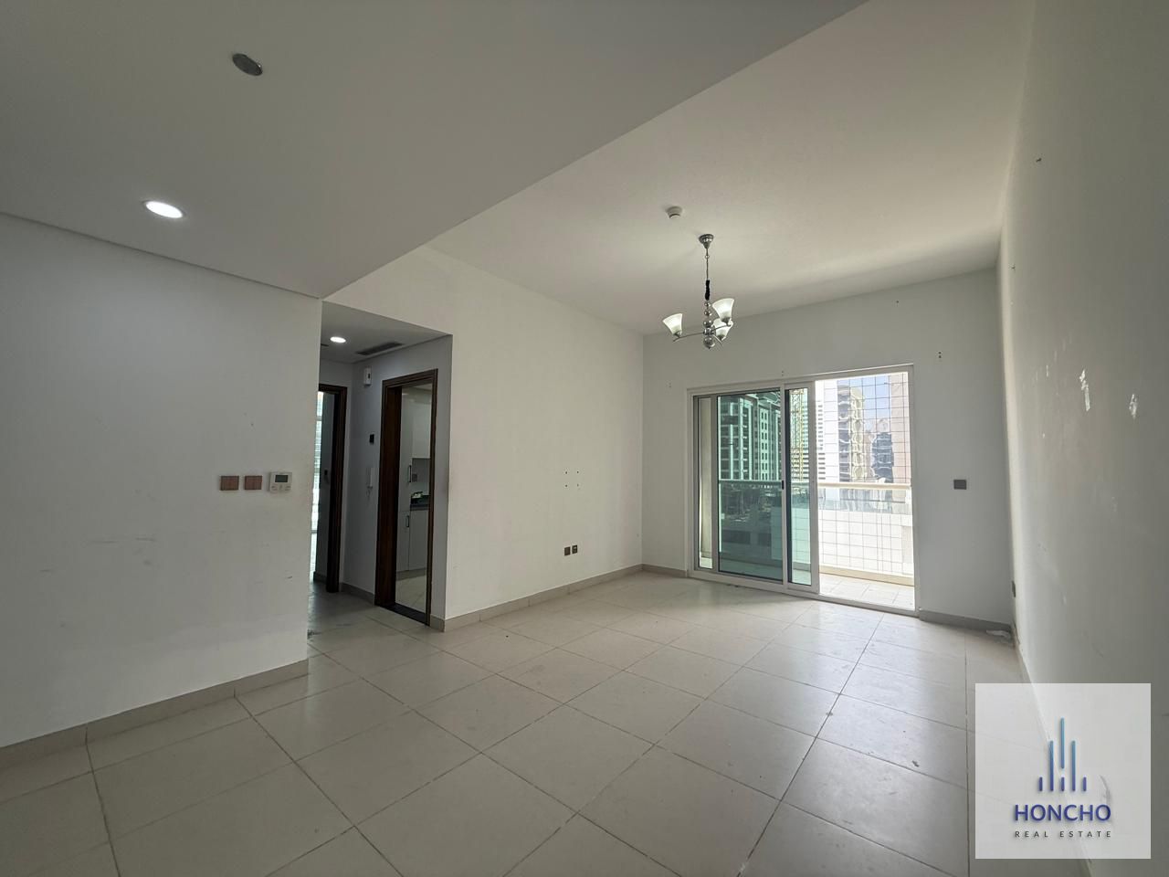 SPACIOUS APARTMENT | PREMIUM LOCATION | CLOSE TO METRO