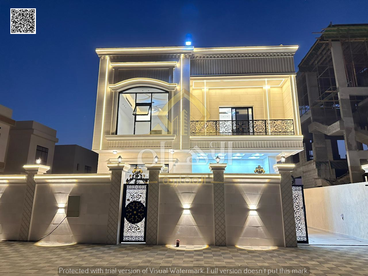 All-inclusive price: registration fees, water, electricity, air conditioning, freehold ownership, prime location.