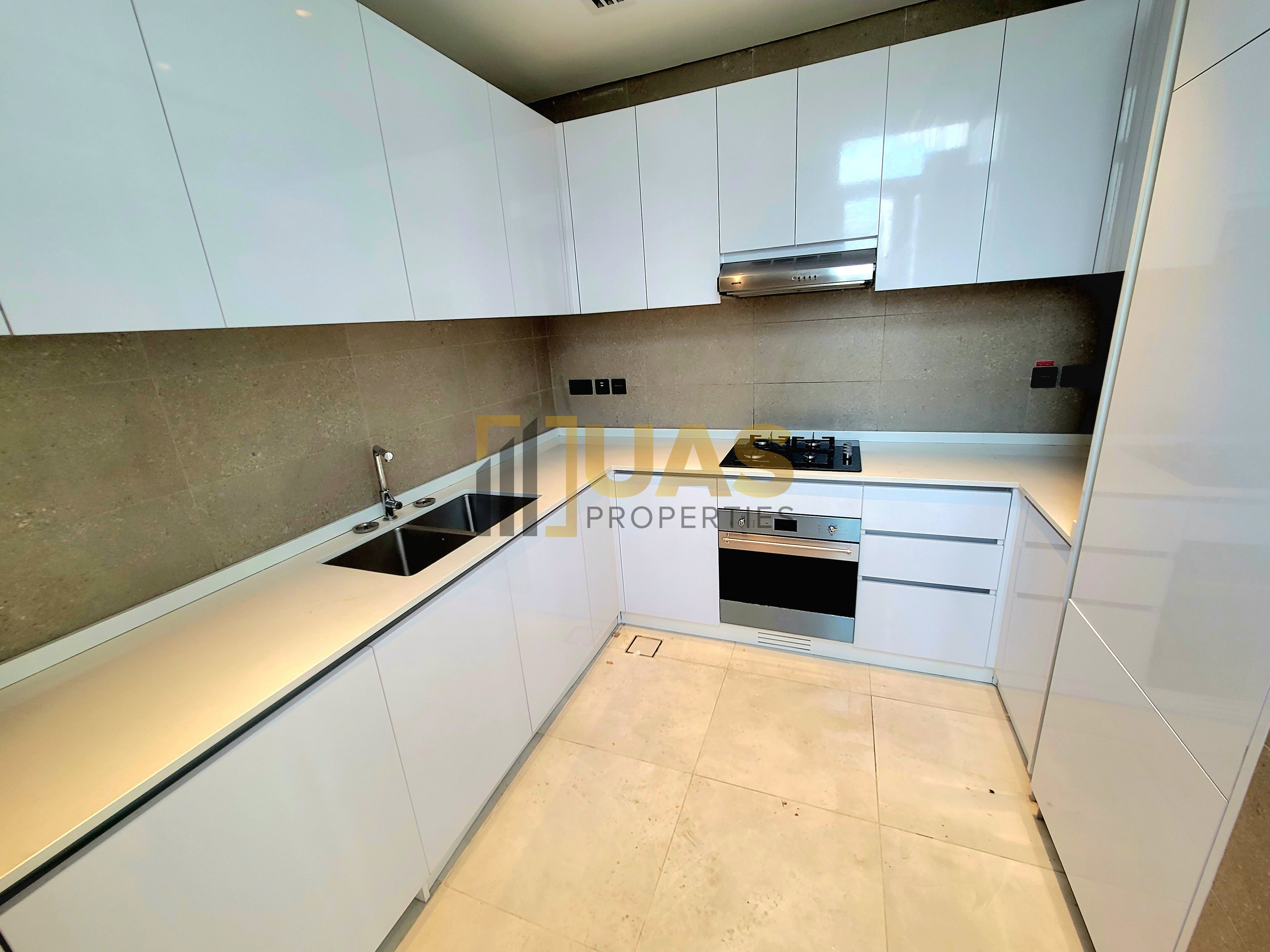 FULL AMAZING EMENTIES FULLY FITTED KITCHEN STORAGE