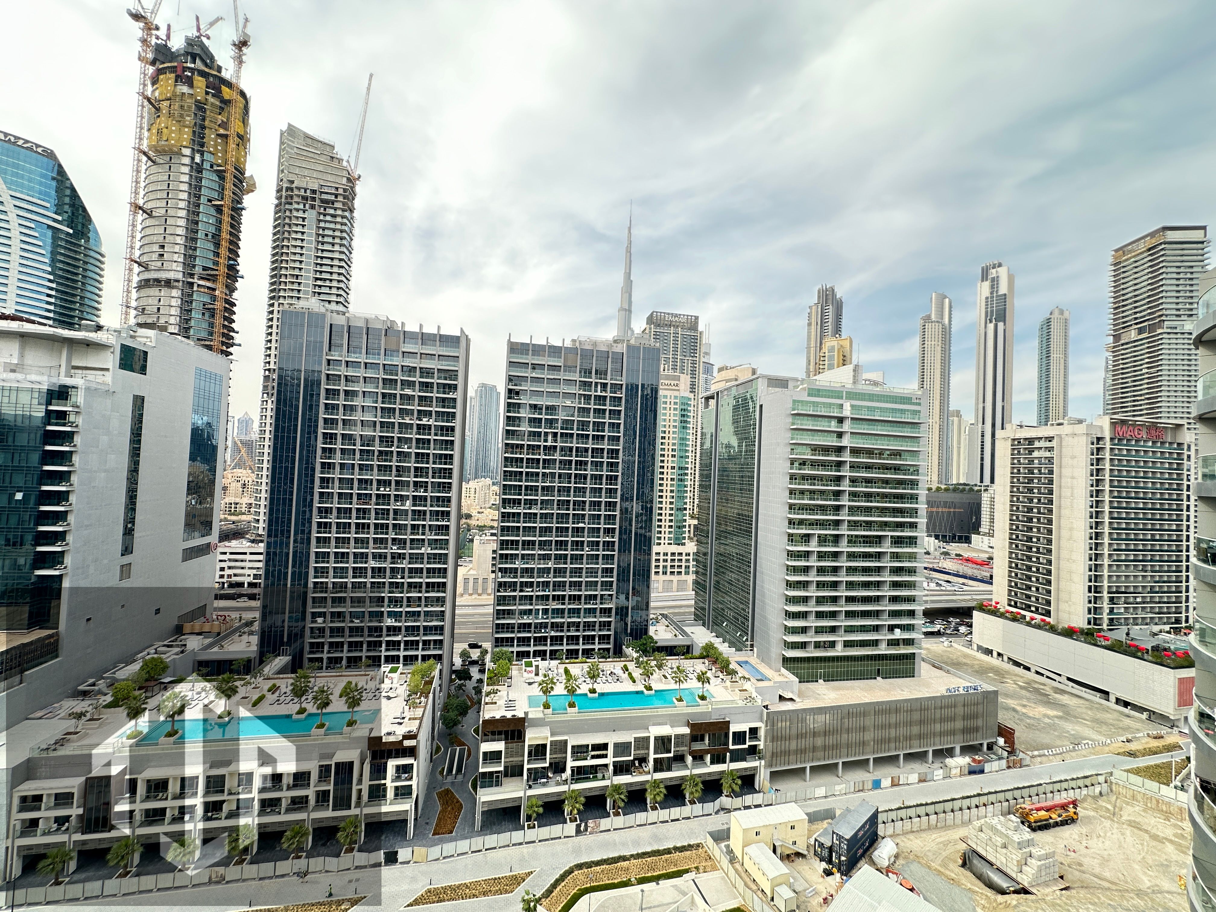 Burj & Canal views | Mid foor | Corner Appartment