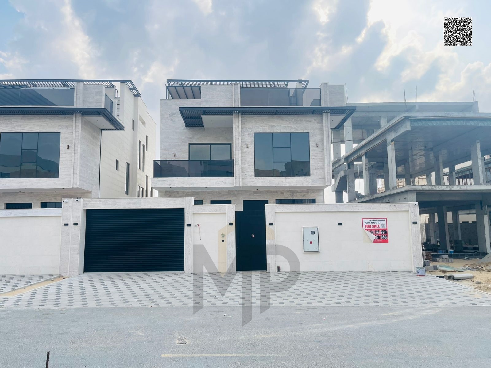 Luxury villa with private pool, including electricity, water, air conditioning, registration and ownership fees - ready to move in immediately.