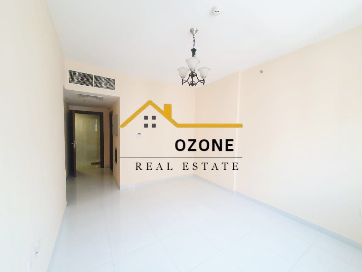 12 CHEQUES PAYMENT - FAMILY RESIDENCE - WARDROBE - COVERED PARKING