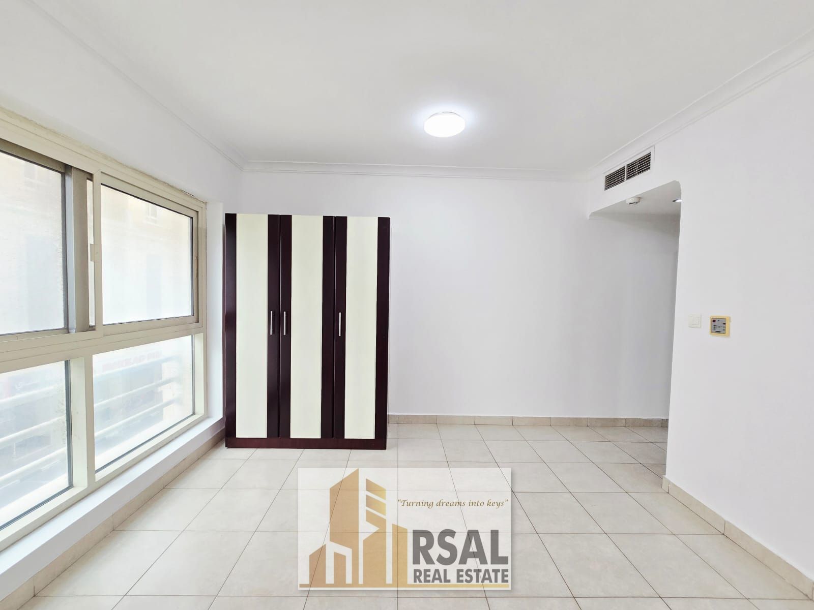 Look Like A New 1Bhk Appartment With Coverd parking In muweilah commercial