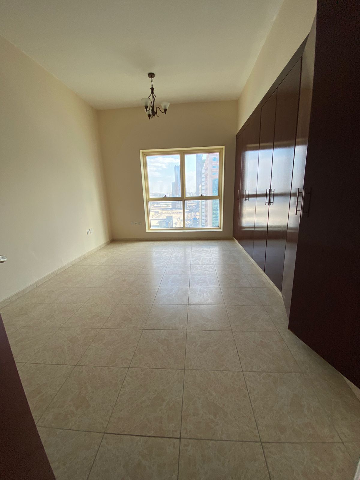 For Rent – 3-Bedroom Apartment with Living Room Large spaces – Prime location with easy access to Dubai Exit 3 Bedrooms Spacious livi