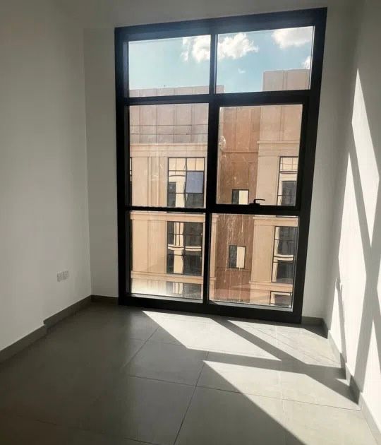 For sale with convenient installments: Apartment in Al Mamsha project – Sharjah. One bedroom, living room, two bathrooms, and private parking.