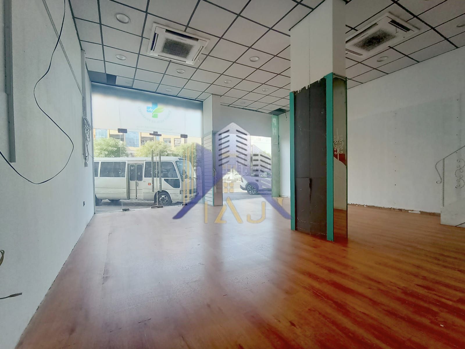 HIGH VISIBILITY SHOP AVAILABLE IN MUTEENA MAIN UMER BIN KHITAB ROAD