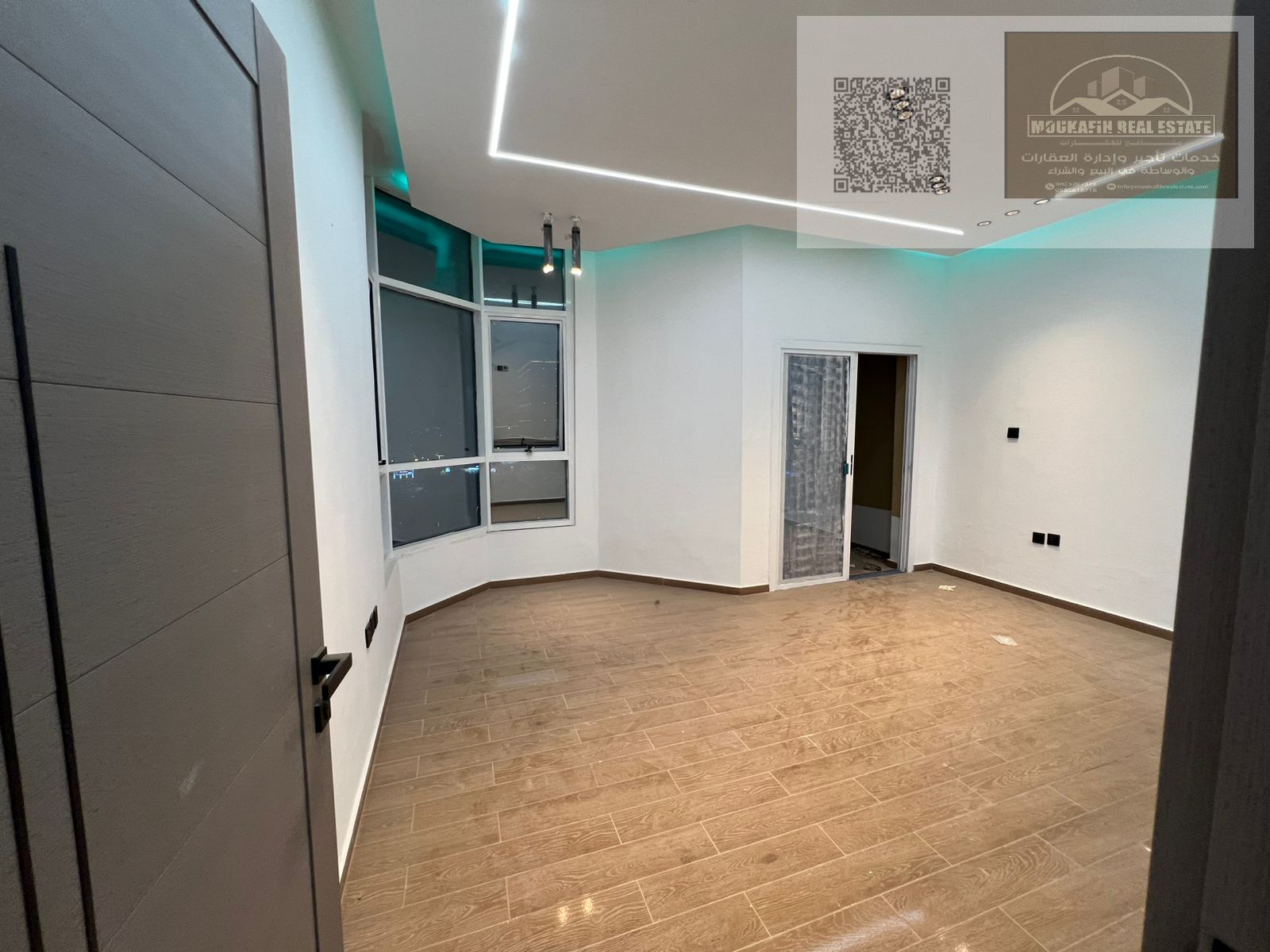 Spacious Apartment with Clock Tower View