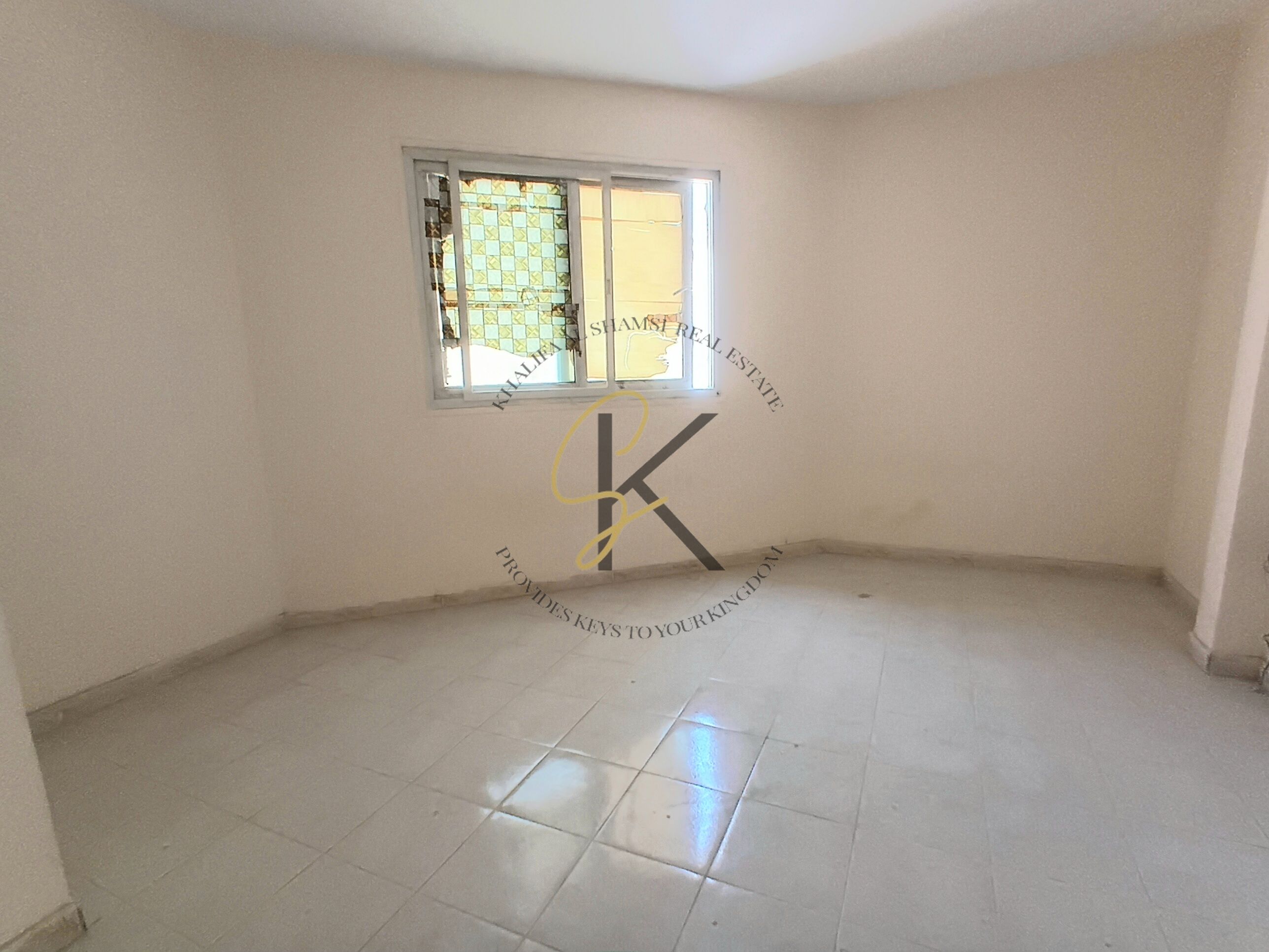 Lavish studio Neat and clean room full of family building near by safri Mall for contact Babar