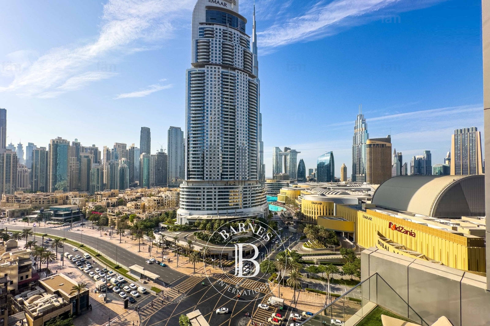 BURJ KHALIFA VIEW | 1BR+STUDY | DESIGNER UPGRADES