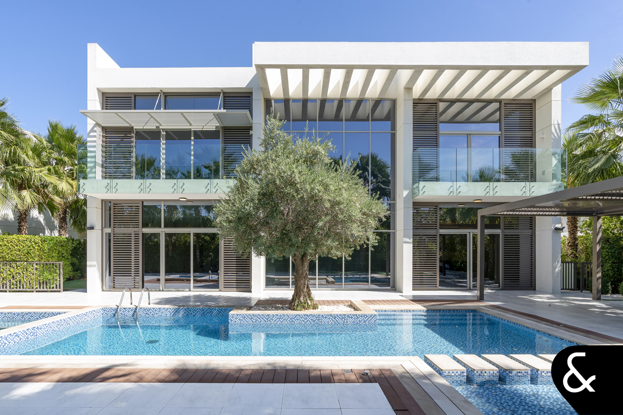 Contemporary 6 Bed | Prime Location | Lagoon