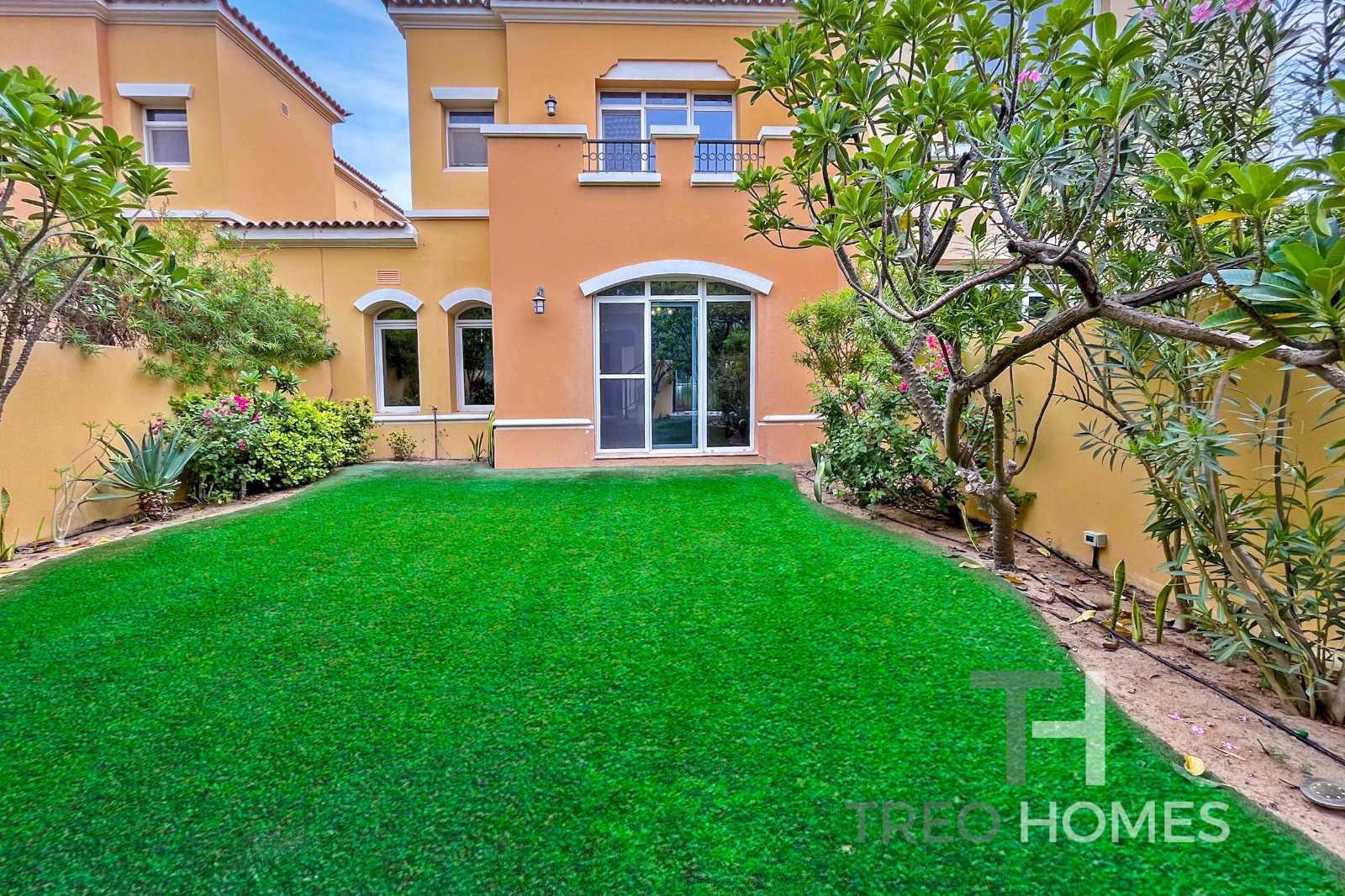 Fully Upgraded | Vacant | Close to Lake