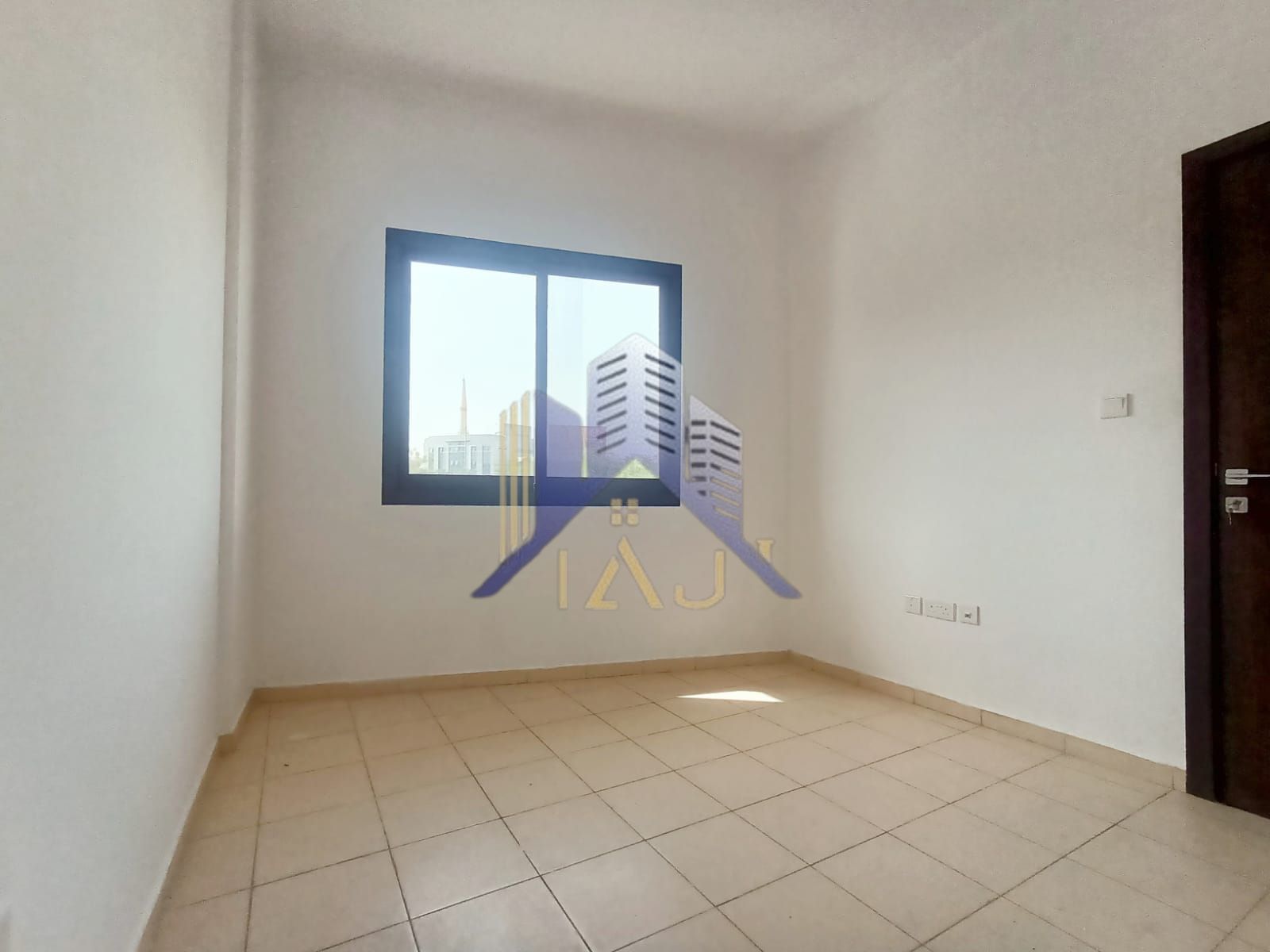 LUXURY 1BHK AVAILALBE NEAR METRO IN NAIF DAIRA