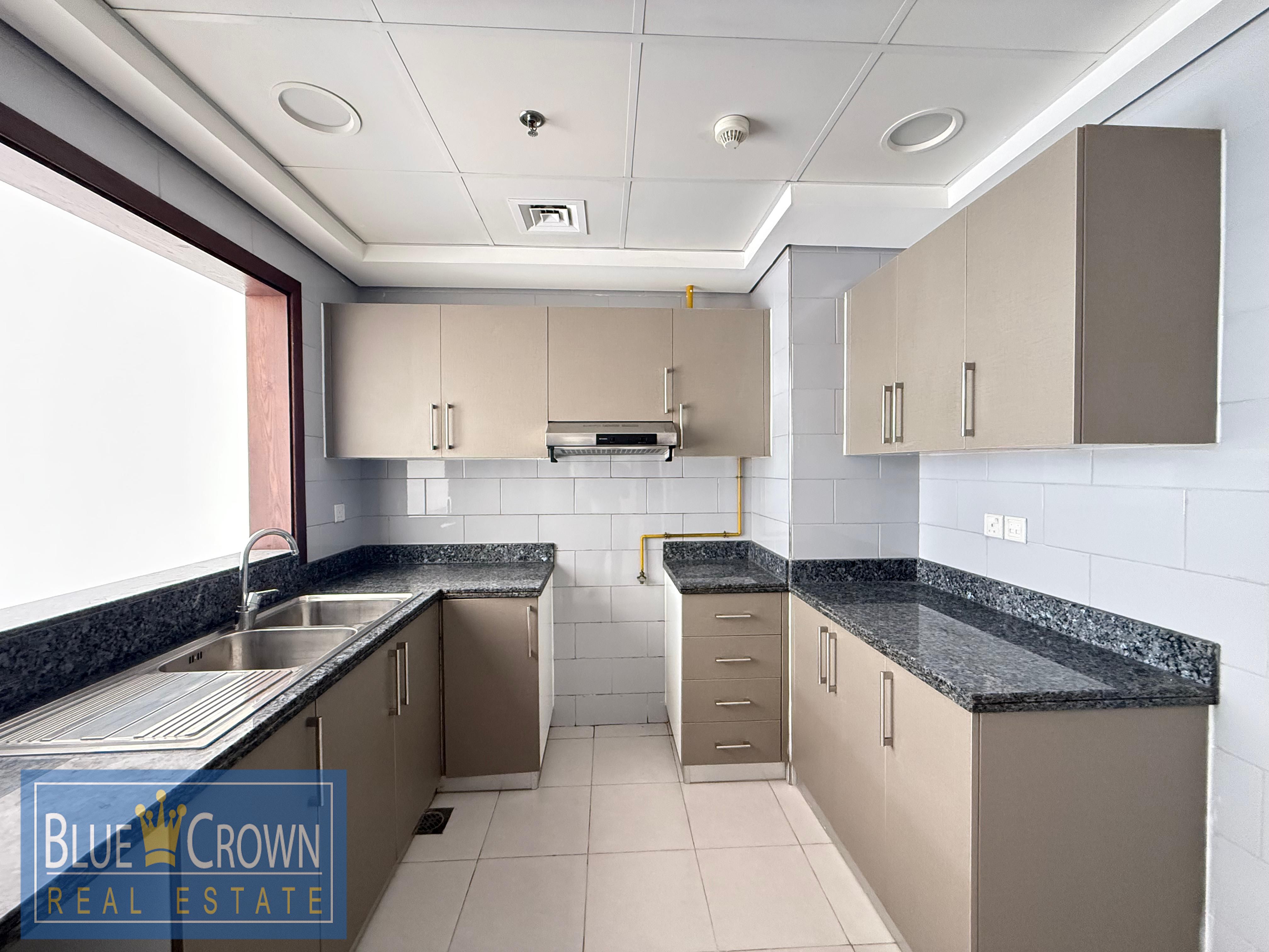 Very spacious 1bhk 2 bath close to burjman metro only for family