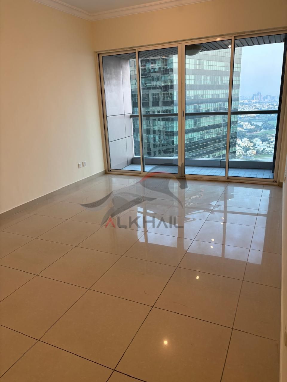 Unfurnished | High Floor | Lake View