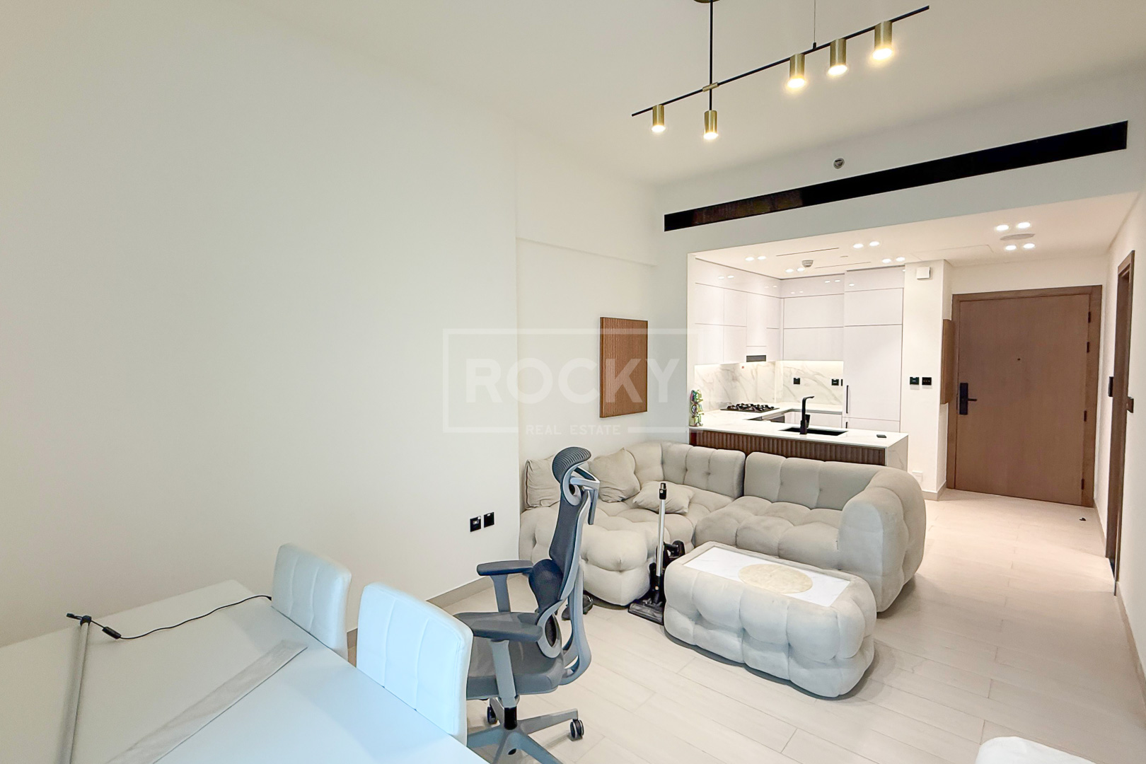 Pool View | High Floor | Prime Location