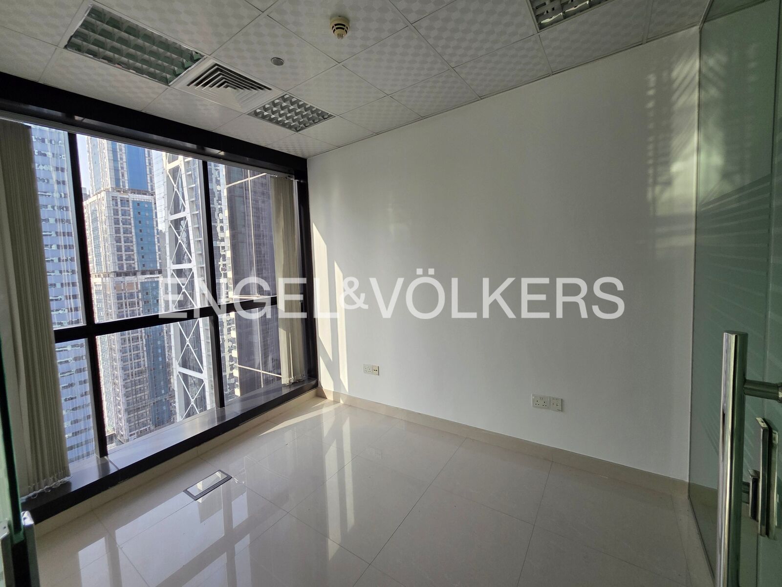 Lake View | Glass Fitted | Prime Location