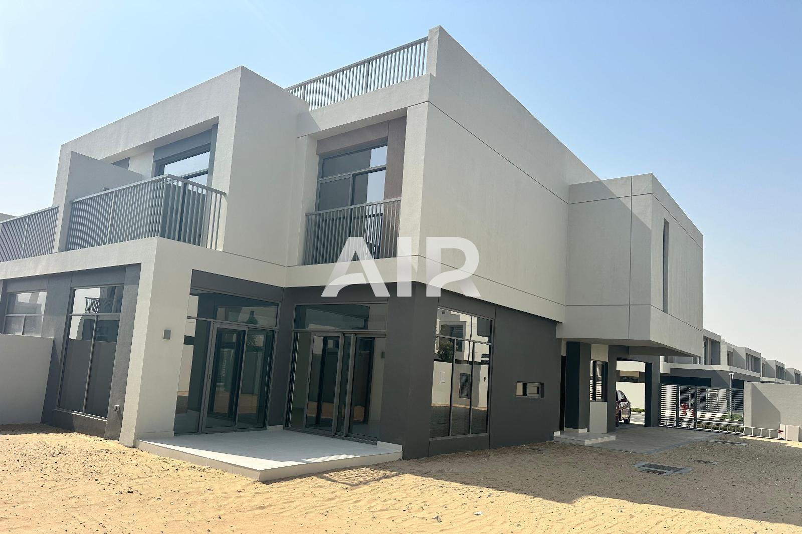 Luxury Living | 4BR Villa | The Pulse Beachfront