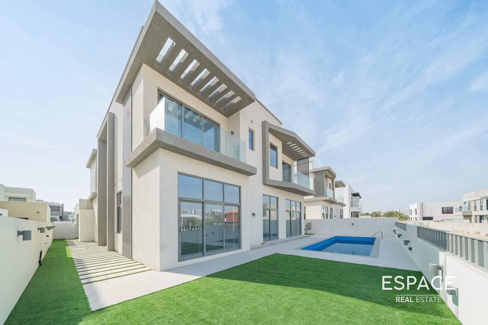 Luxurious | Private Pool | Elevator