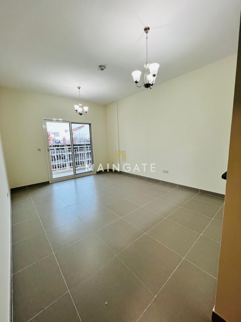 Bright Spacious & Modern Apartment | Open View