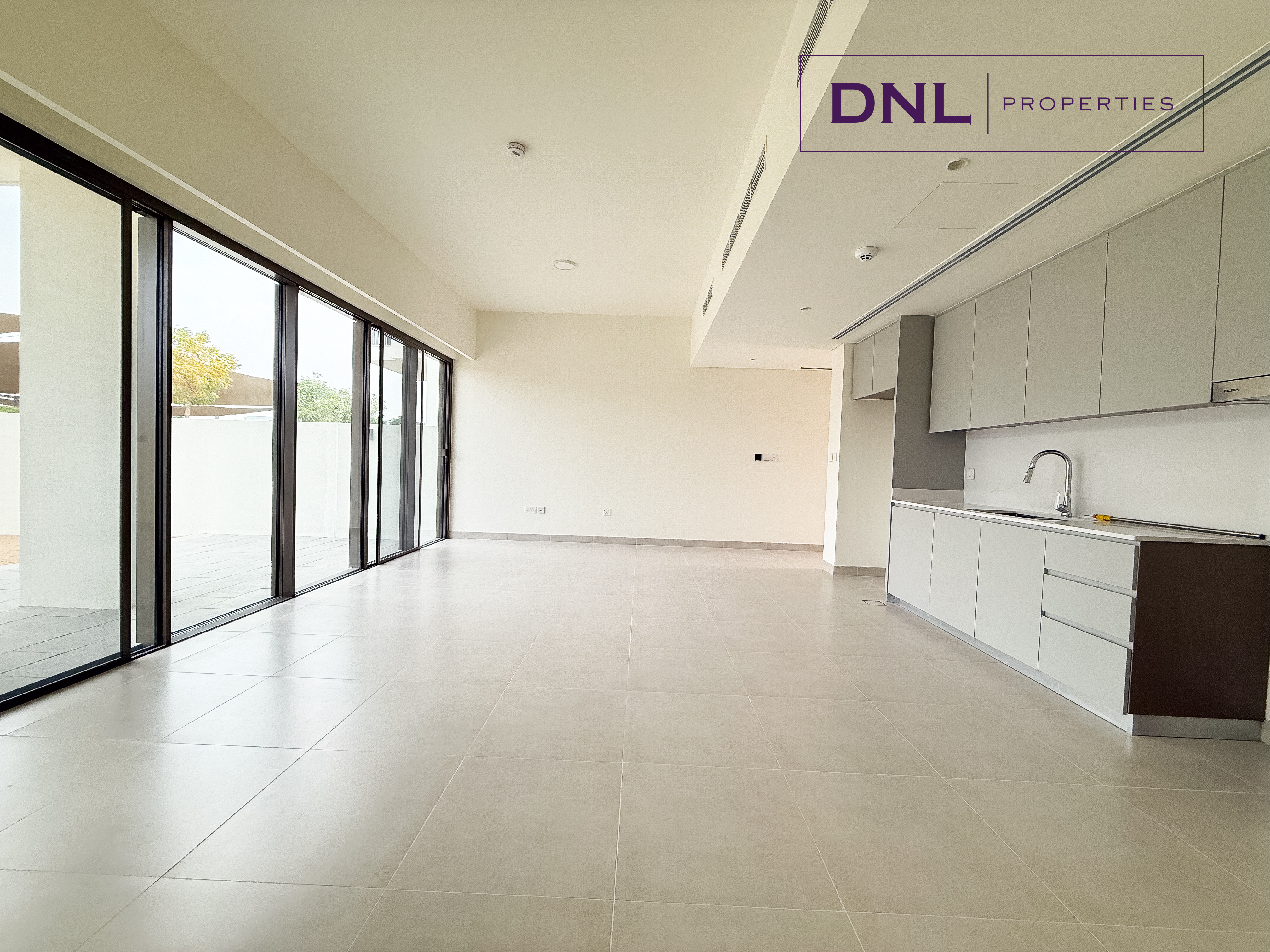 Vacant | Central Kitchen | Close to pool