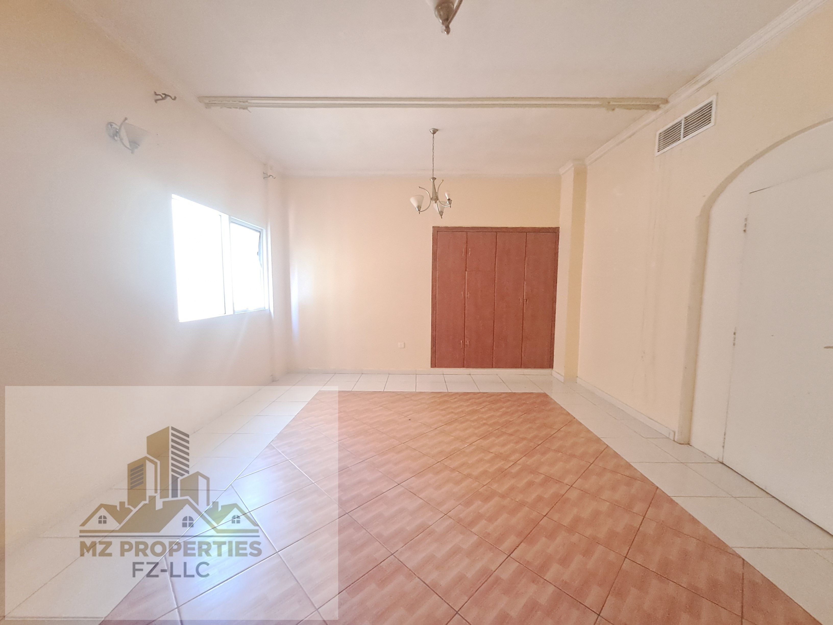 CHILLER FREE ! PARKING FREE ! SPACIOUS 2 BEDROOMS CLOSE HALL ! WARDROBES ! IDEAL LOCATION ! IN 49999
