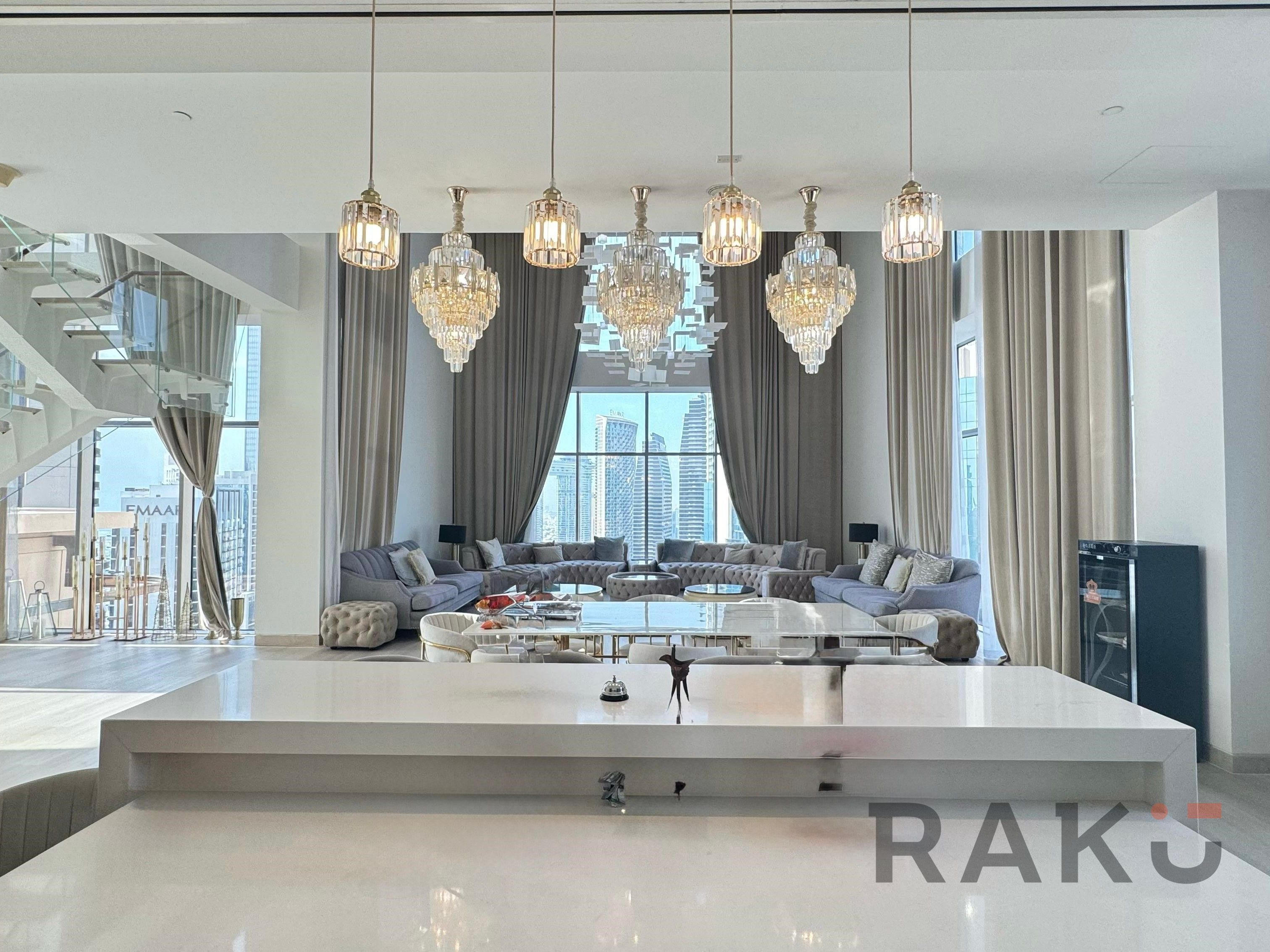 Upgraded Duplex| Burj Khalifa View| Prime location