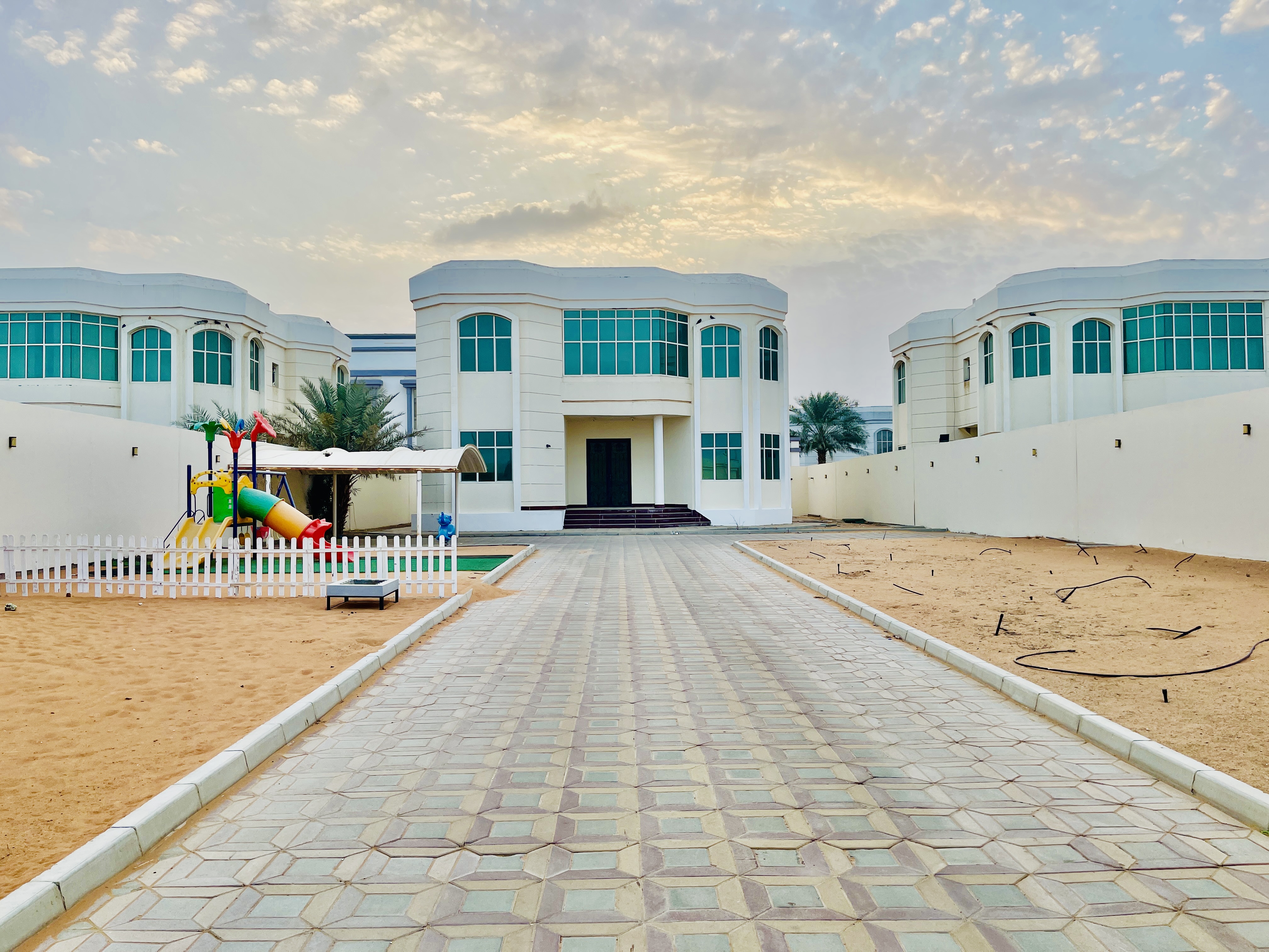 Magnificent 5 Master BedRooms With DriverRoom