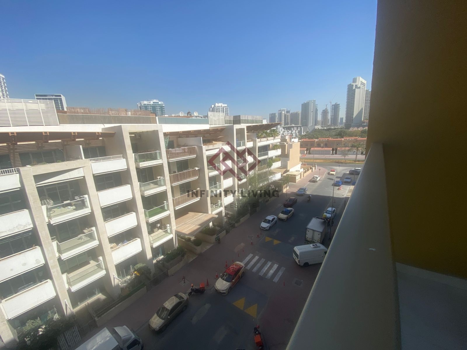 Chiller Free| Prime Location| Road view