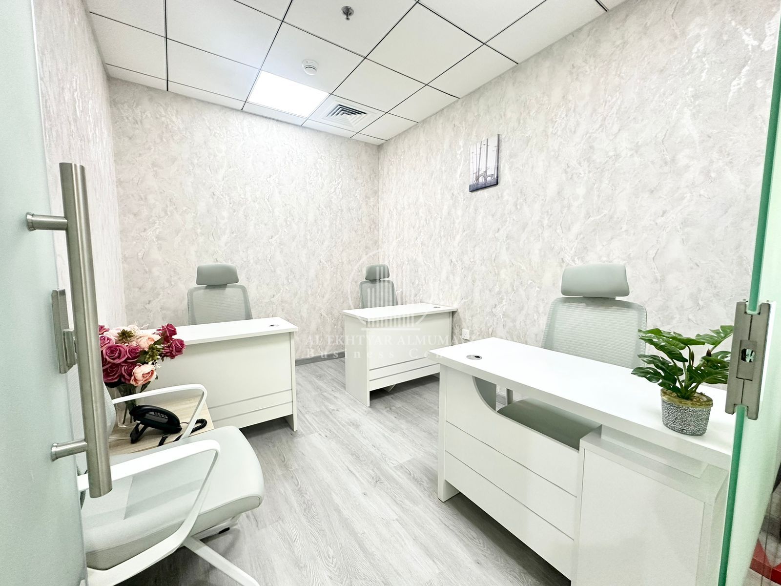 Vacant by April | 4 Seats | Close to metro