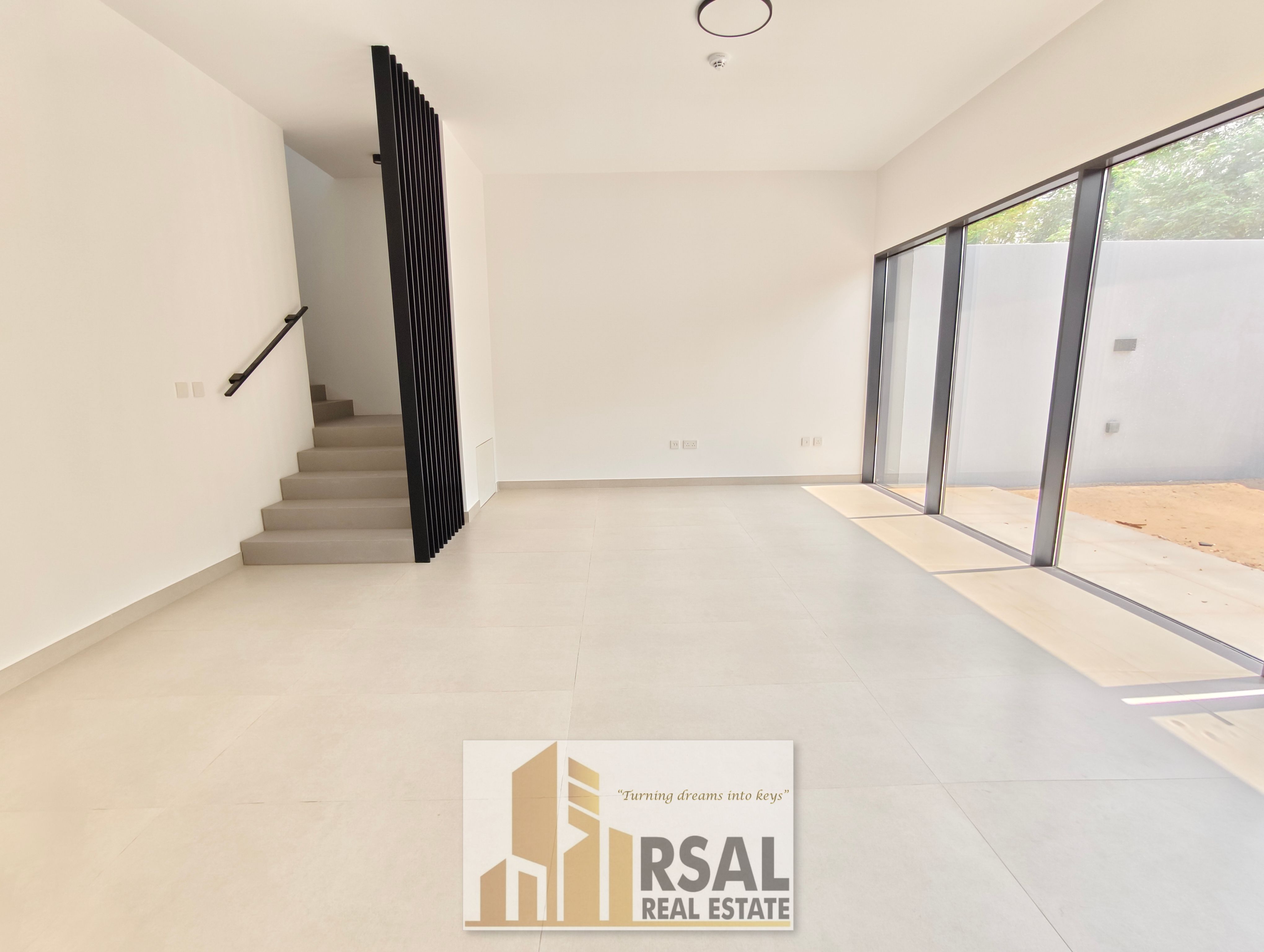 Specious 4BR Townhouse Middle Unit with All Amenities in Robinia massar