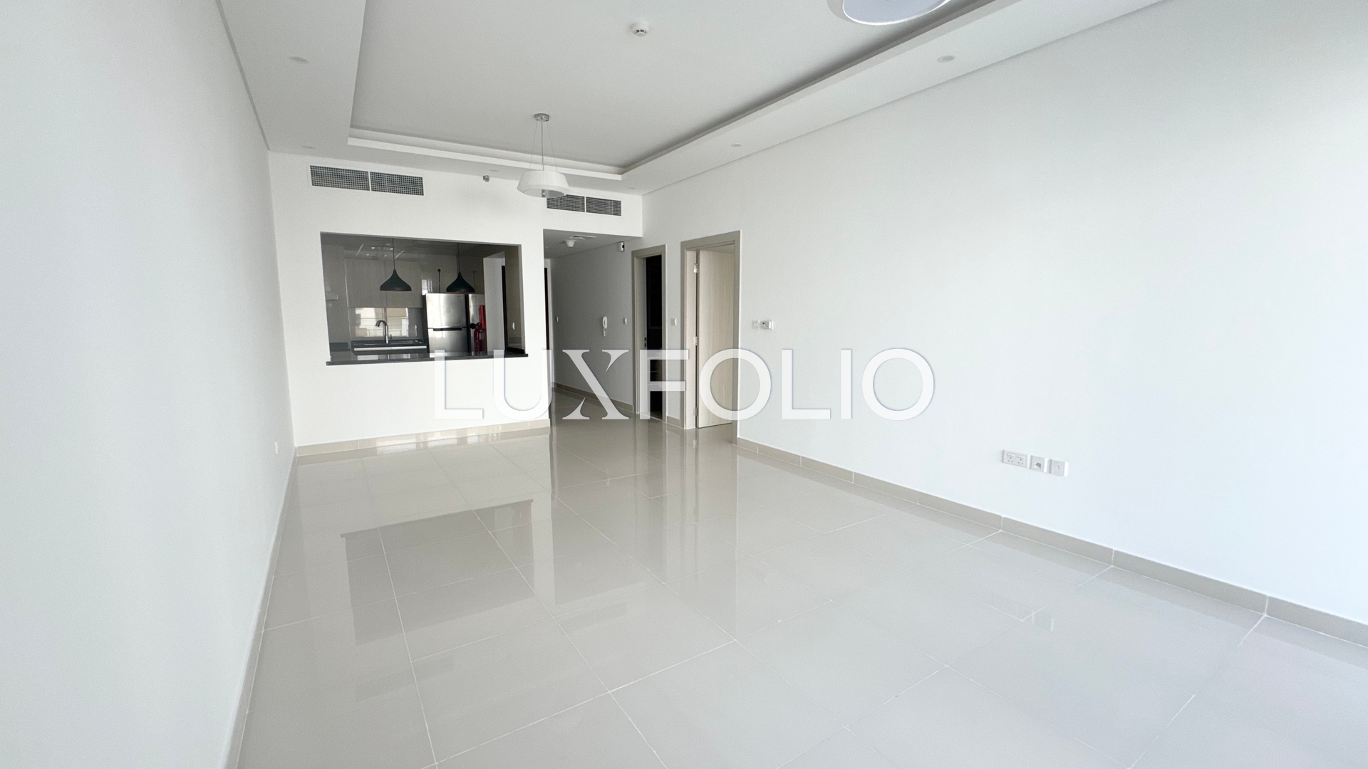 Huge Layout | Fitted Kitchen | Available Now