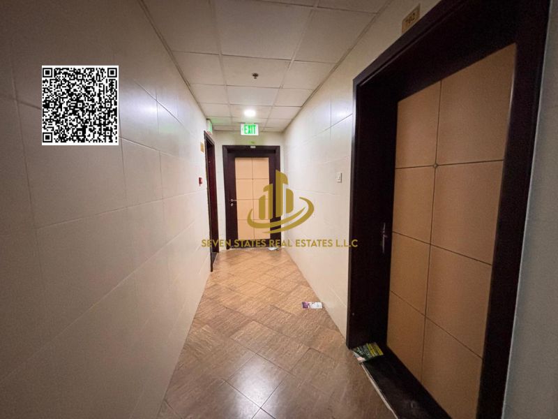 Open view, closed kitchen, freehold ownership, prime location close to all services.