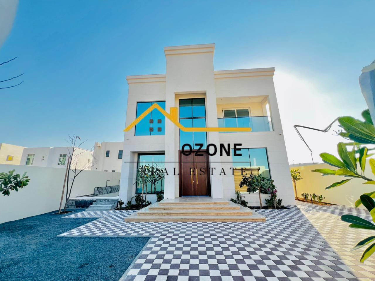 Luxurious / Hot Spacious 5BHK villa with poll Available Prime location Ready to move