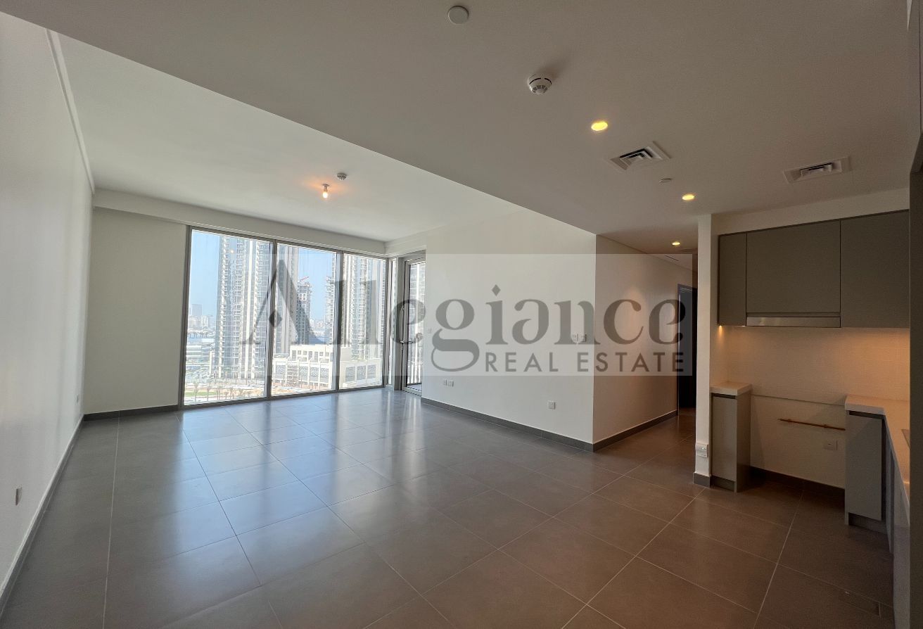 Prime living | Pool and Park View | Chiller free