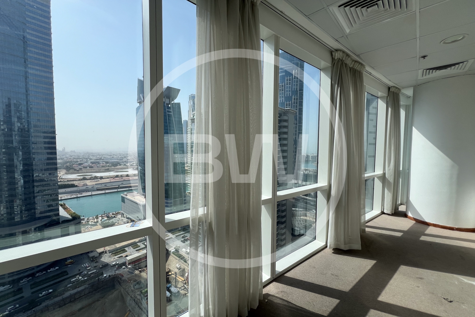 VACANT | FITTED | CANAL VIEWS | HIGH FLOOR
