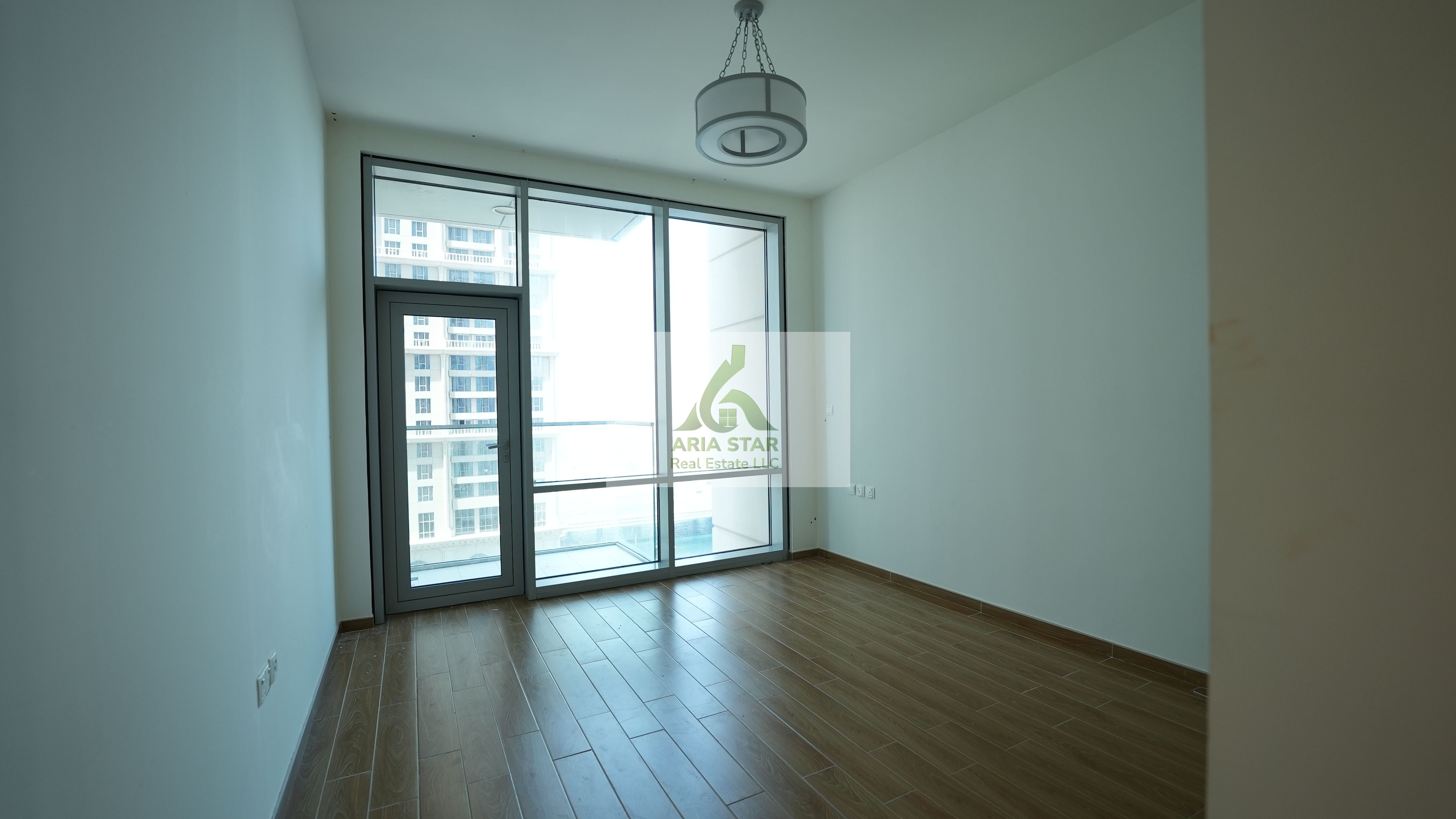 Luxurious 2Br | Ready to Move | Prime Location