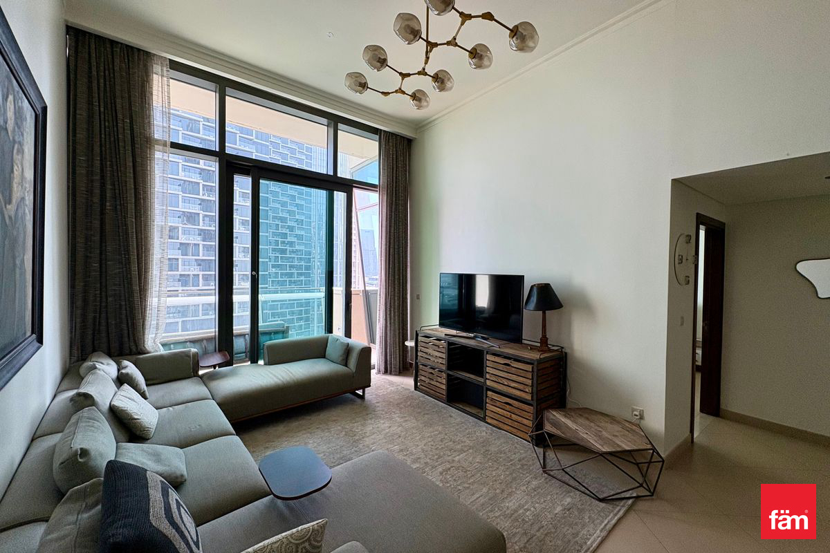 Vacant|High Ceilings And Large Layout| Burj View