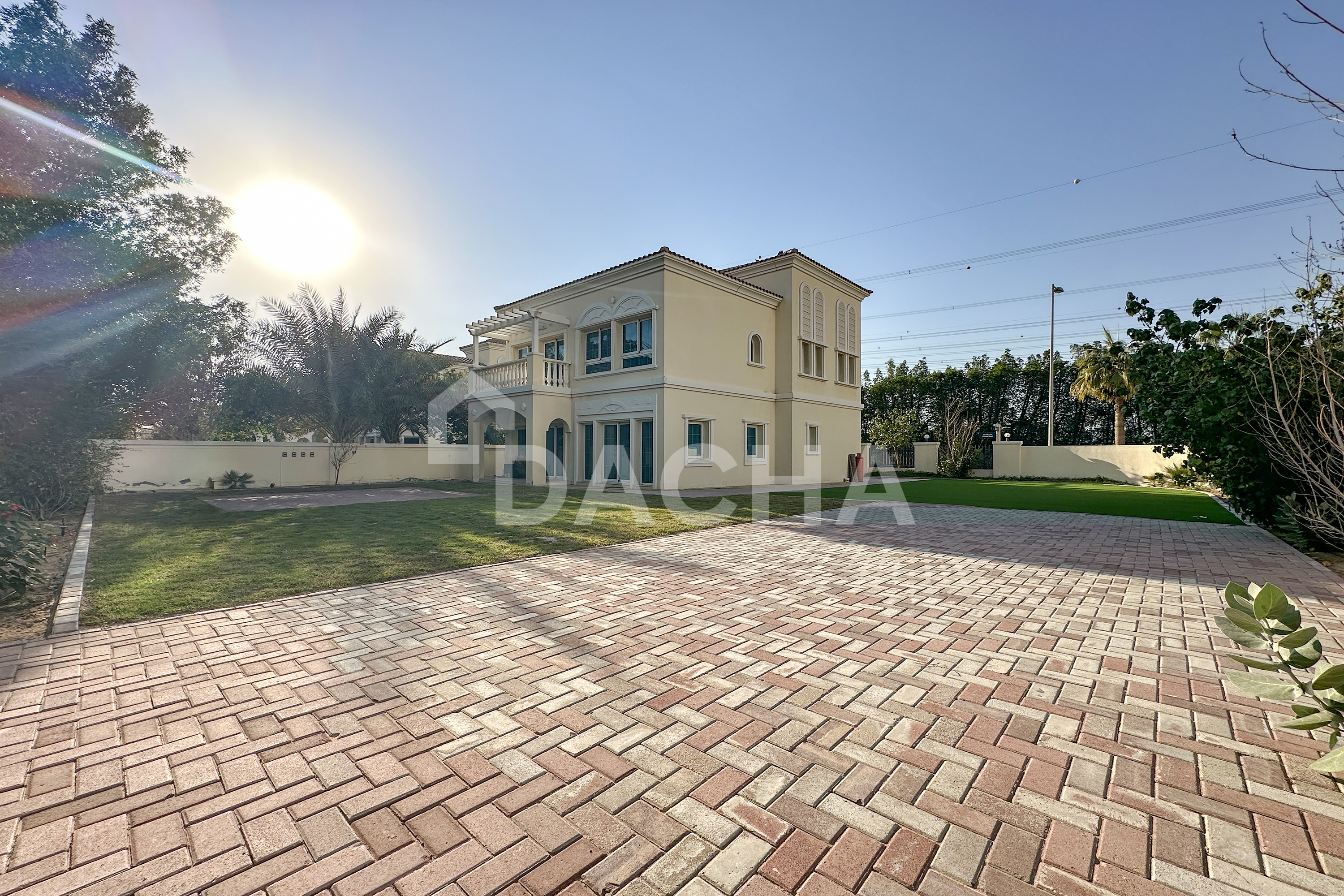CORNER UNIT! / Easy Access / Vacant Soon