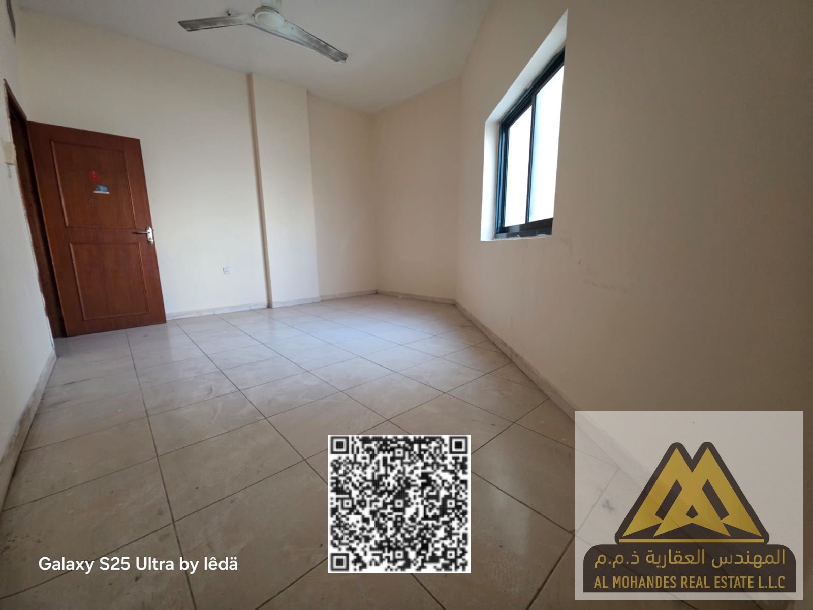 Very vibrant location with a balcony directly overlooking the street
