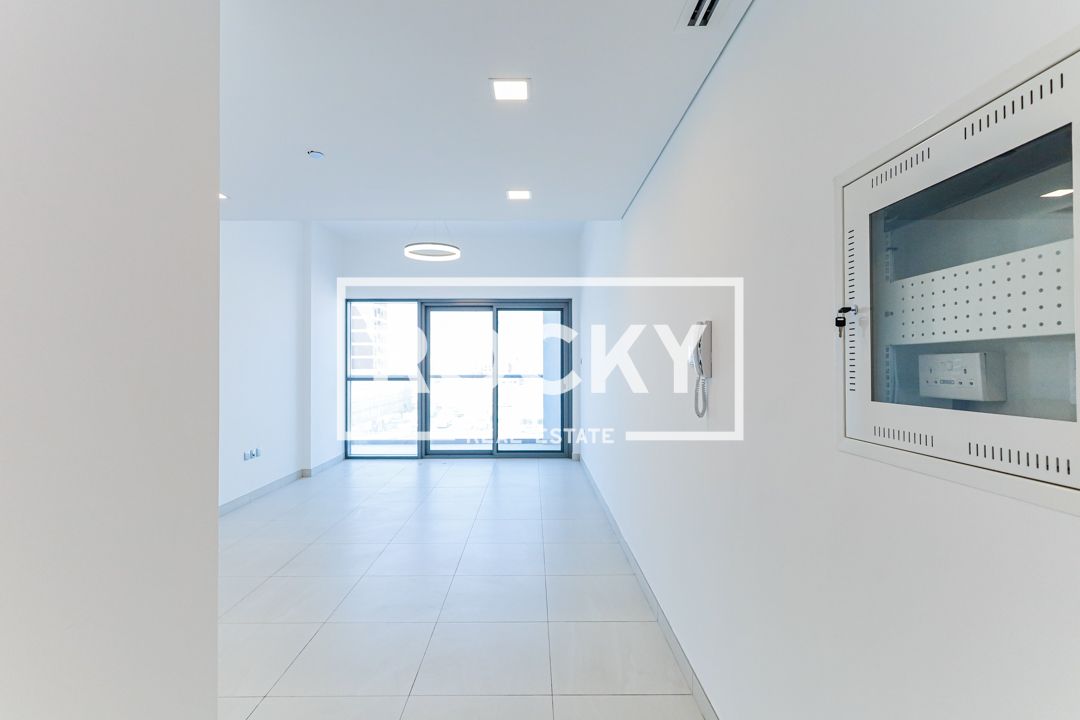 1 B/R with Balcony Partially overlooking Burj Khalifa | Pool & Gym | Jumeirah Garden City